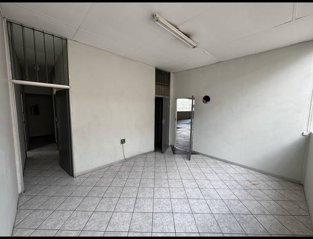 400M² WAREHOUSE TO LET IN WYNBERG